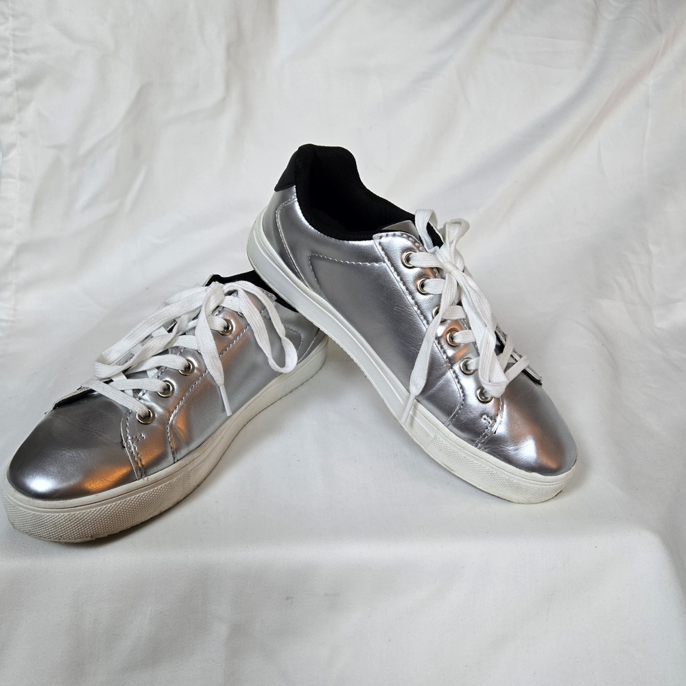 Disney Mickey Mouse Women Metallic Silver Character Lace Up Casual Sneakers Sz 8